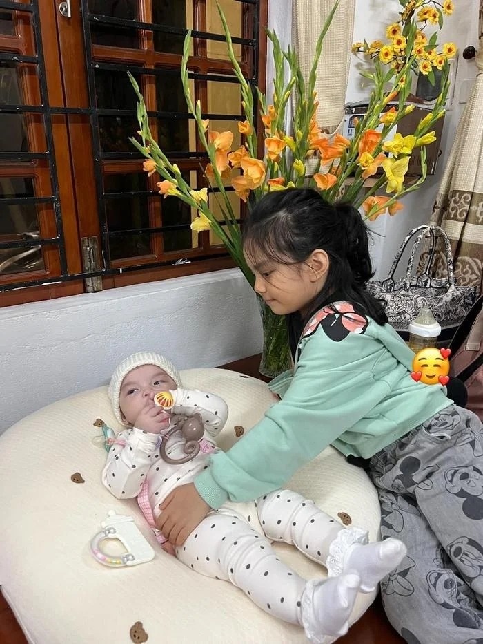 Con gái út đổ bệnh, Phạm Quỳnh Anh lo lắng, chẳng nỡ đi diễn xa-3