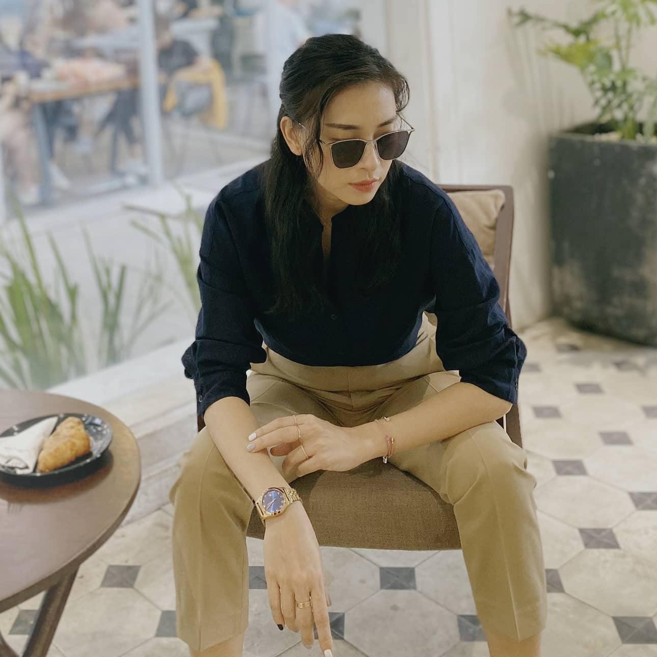 10 ý tưởng diện đồ công sở siêu trẻ trung từ mỹ nhân Việt-10