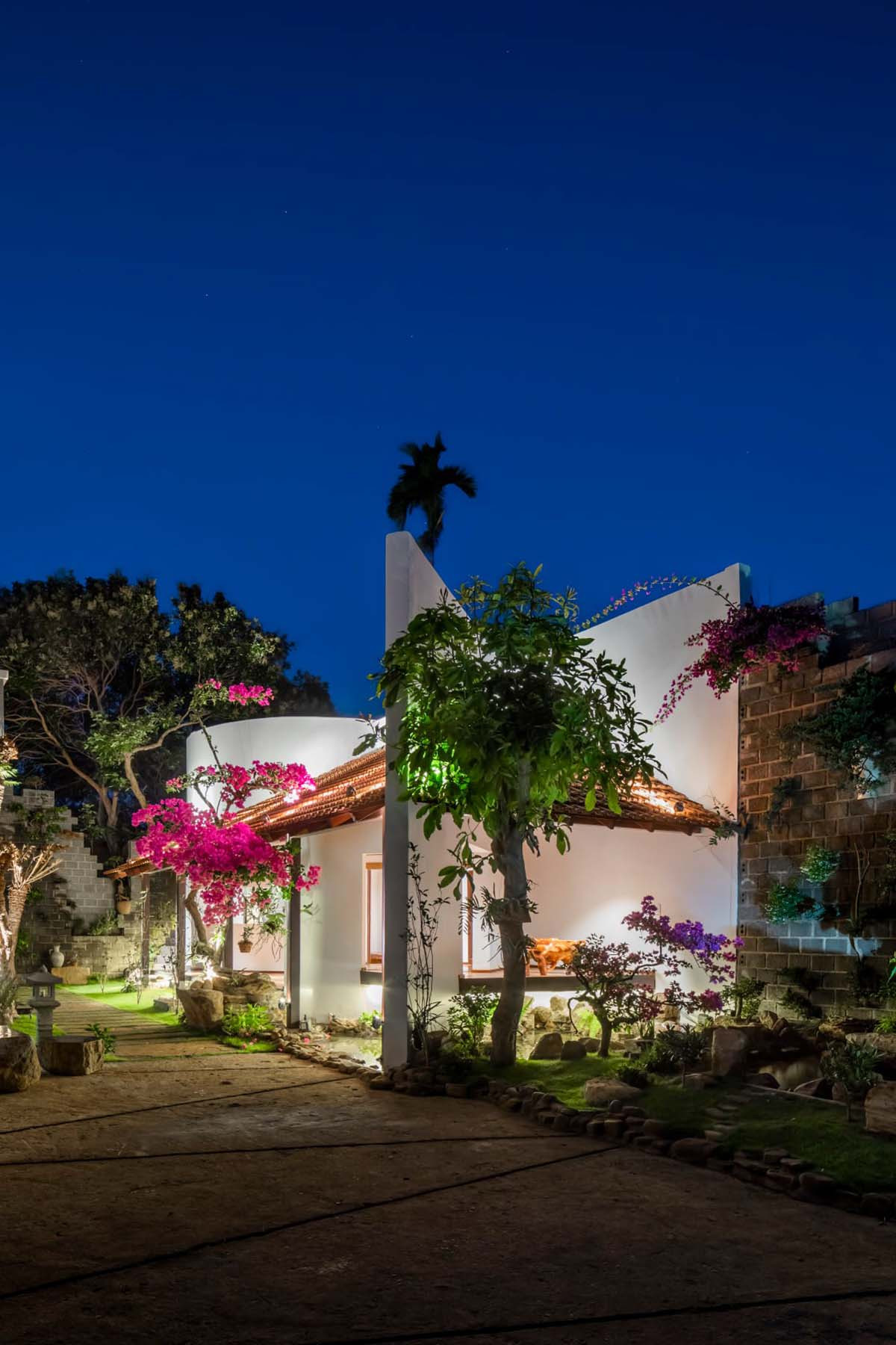 Ngôi nhà không cửa, mái ngói đỏ rực giữa nền trời, chốn bình yên giữa đại ngàn-4