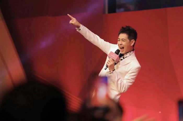 Lâm Chí Dĩnh xuất hiện sau tai nạn vỡ xương mặt-1