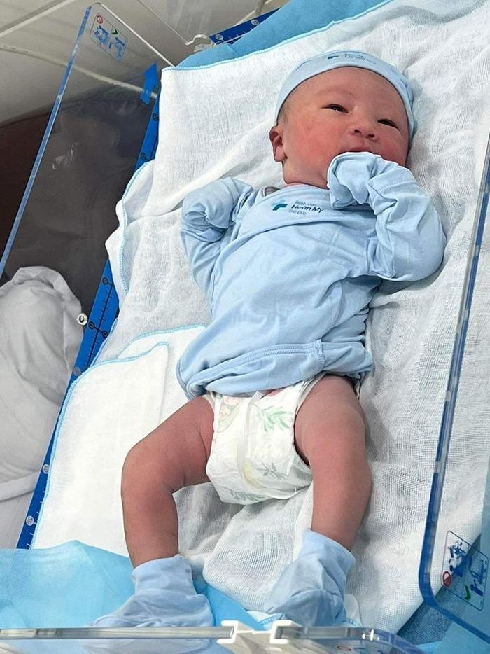 Mâu Thủy sinh con, chồng sắp cưới luôn kề bên-3