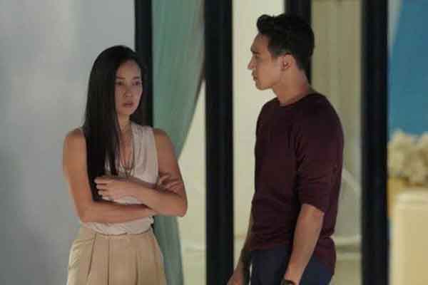 Vào lễ tình nhân, bố mua 2 món quà, một chiếc tặng mẹ, chiếc còn lại tặng cô nhân tình trẻ-2