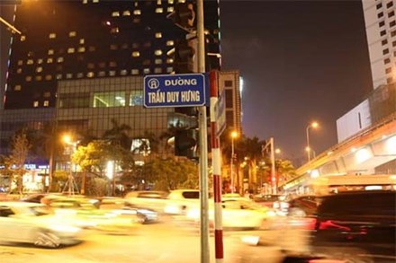 Hà Nội: 'Không còn cảnh tiếp viên đứng đường, xe ôm chở 3-4 cô gái trên đường Trần Duy Hưng'