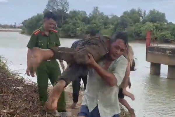 Học sinh lớp 5 ở Bình Dương rơi lầu tử vong tại trường-2