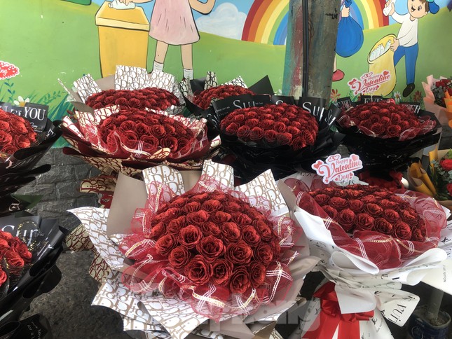 Hoa Valentine trang trí bắt mắt giá tiền triệu kèm lời nhắn bá đạo-9