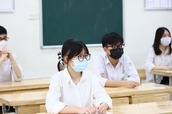Phụ huynh Hà Nội đề xuất bỏ môn thi thứ 4 vào lớp 10: Vừa áp lực vừa lãng phí