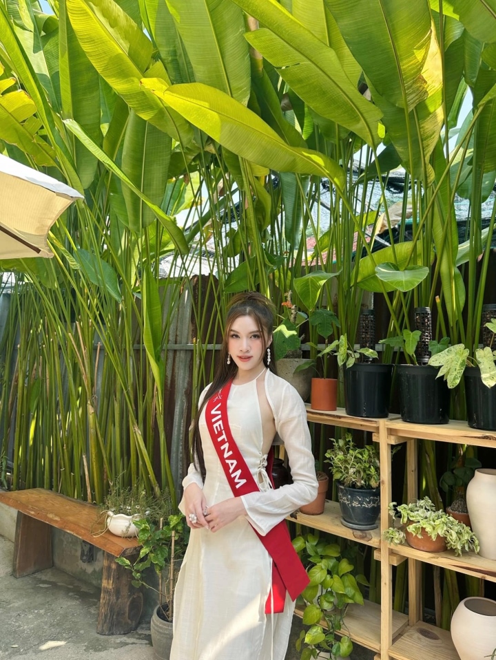 Lối ăn mặc gợi cảm của Thanh Thanh Huyền tại Miss Charm 2023-10