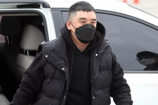 Tình yêu mù quáng của nhóm fan chào đón Seungri ra tù