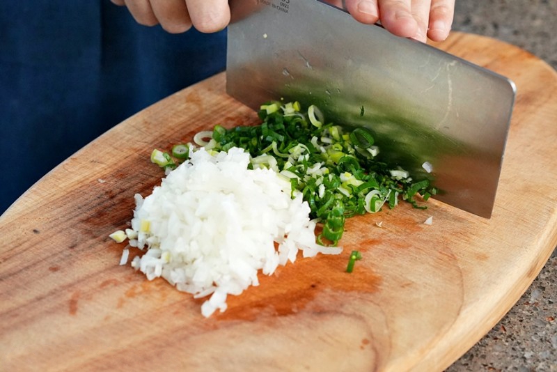 Học người Hàn cách làm thịt viên chiên mềm ngon thơm nức ăn thử thích liền!-1