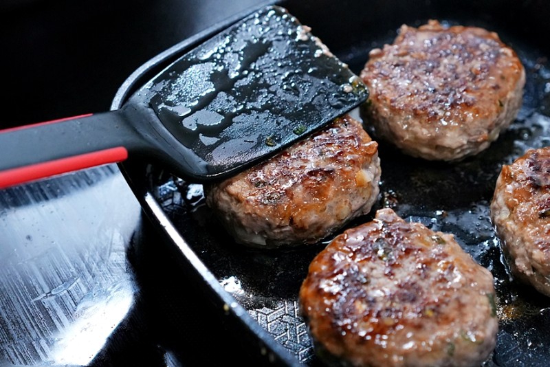 Học người Hàn cách làm thịt viên chiên mềm ngon thơm nức ăn thử thích liền!-10