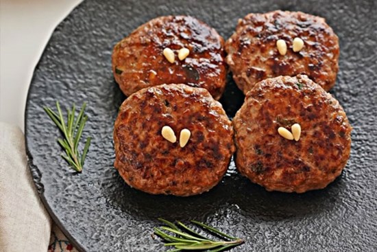 Học người Hàn cách làm thịt viên chiên mềm ngon thơm nức ăn thử thích liền!