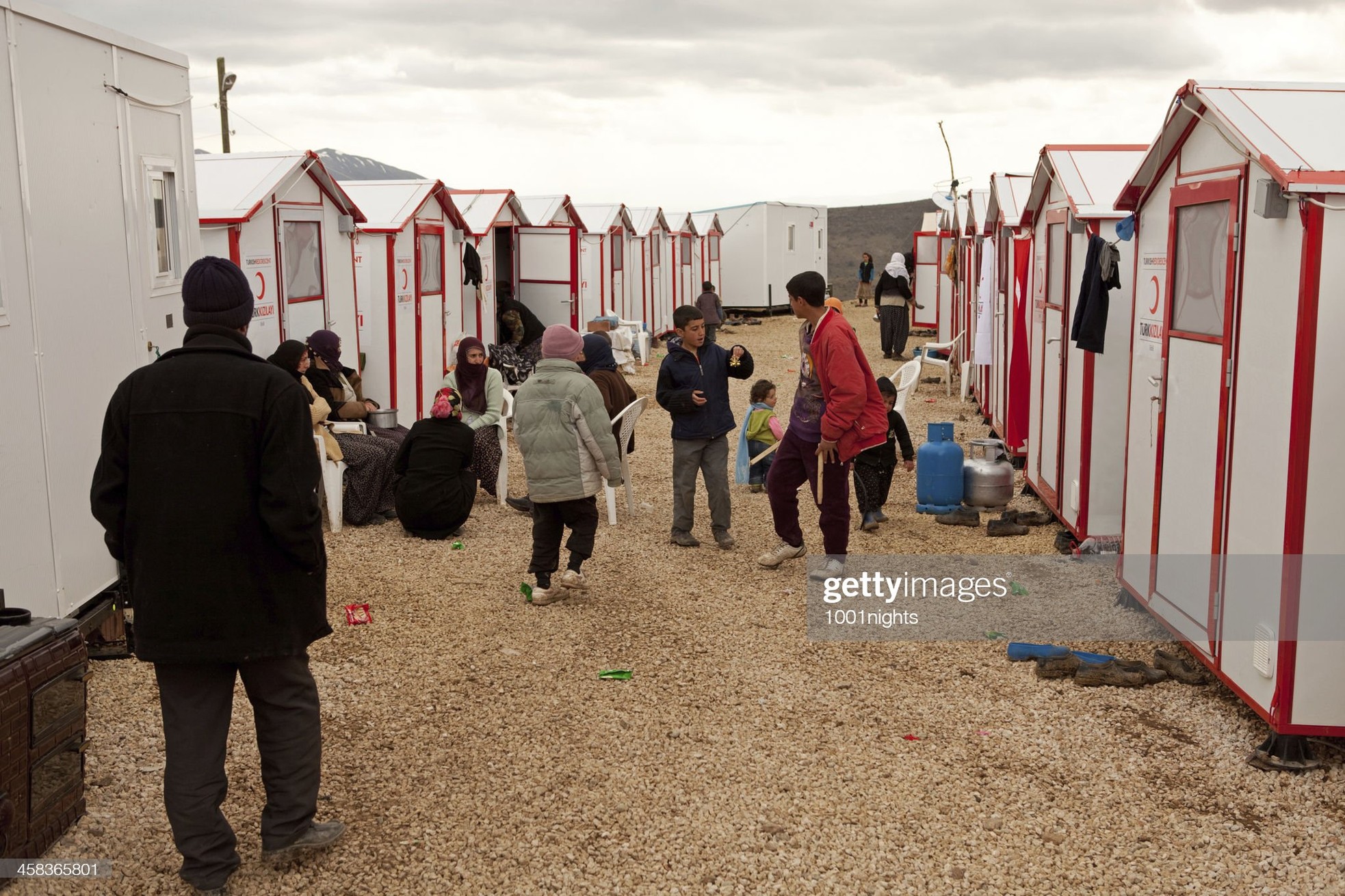 Rơi nước mắt cảnh người dân Thổ Nhĩ Kỳ thẫn thờ bên những tòa nhà vỡ vụn-2