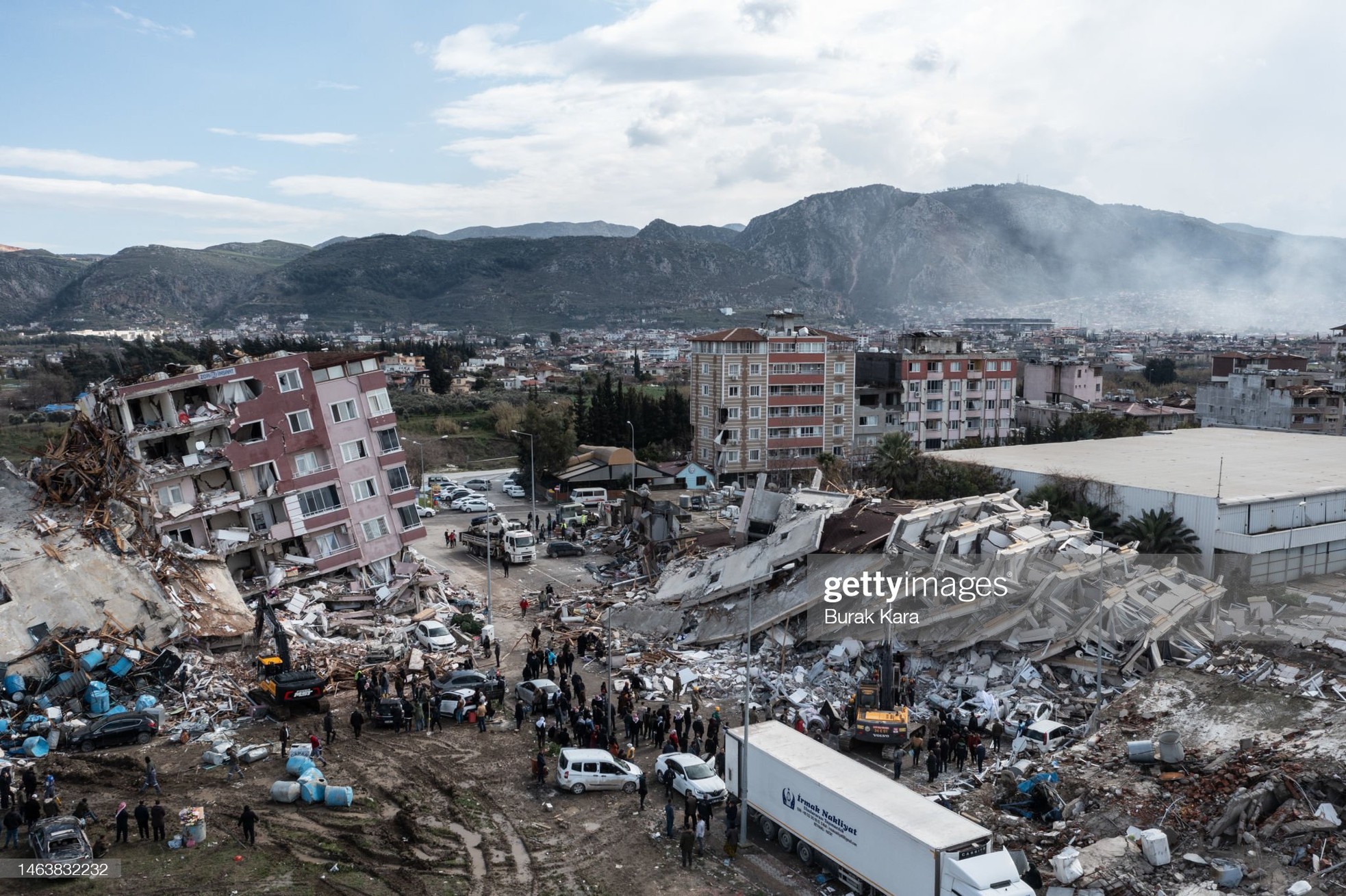 Rơi nước mắt cảnh người dân Thổ Nhĩ Kỳ thẫn thờ bên những tòa nhà vỡ vụn-12