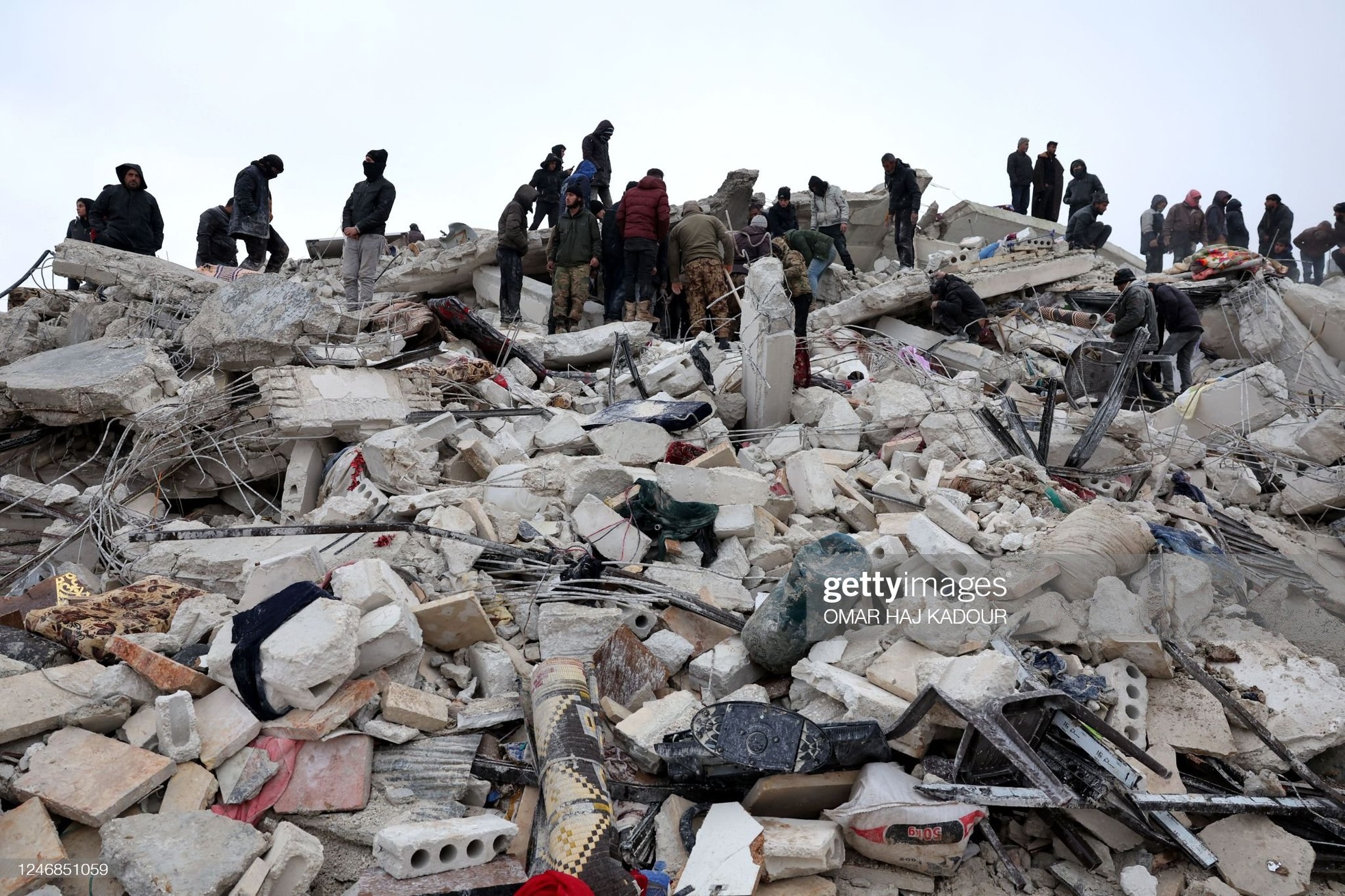 Rơi nước mắt cảnh người dân Thổ Nhĩ Kỳ thẫn thờ bên những tòa nhà vỡ vụn-16