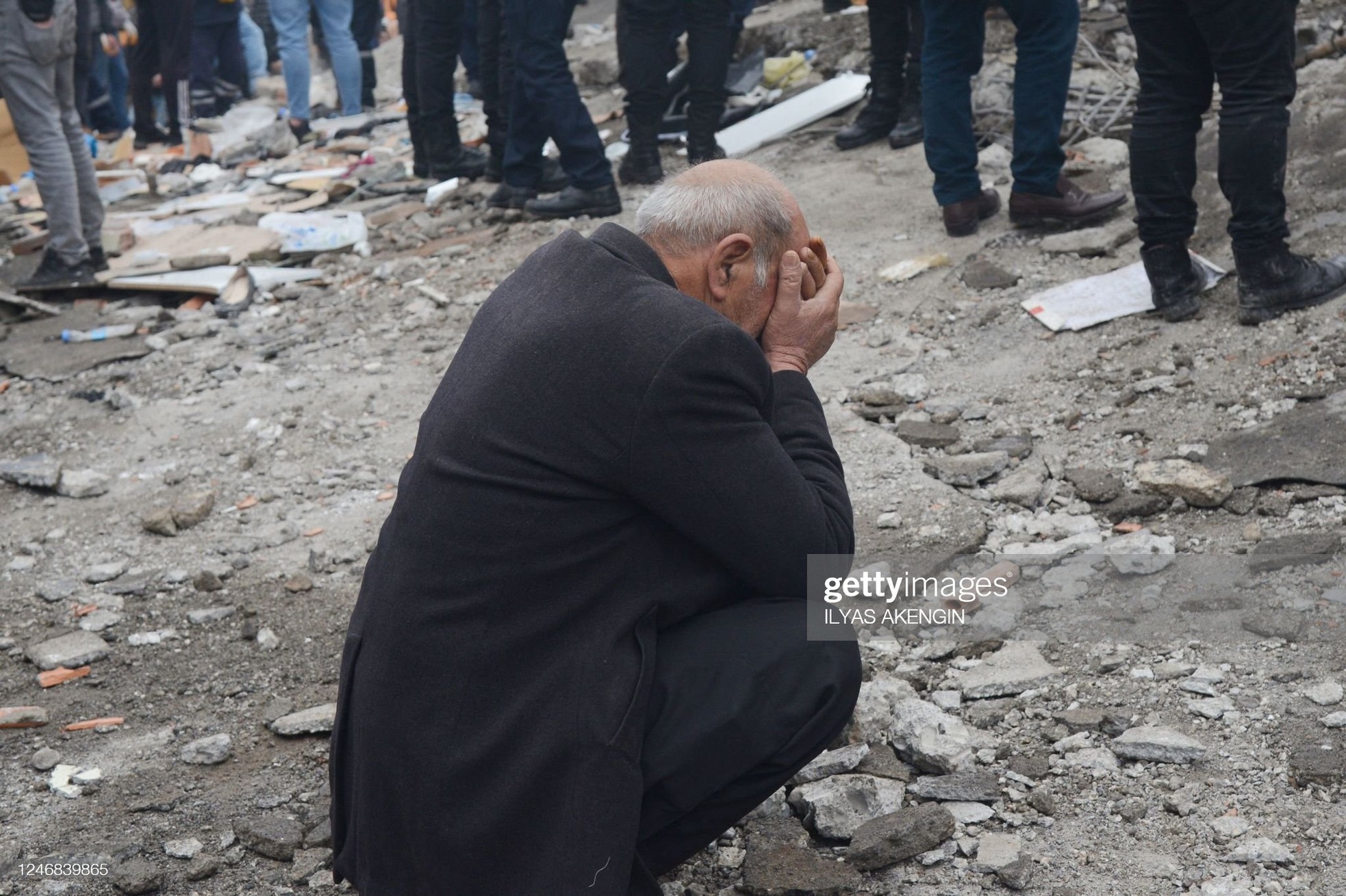 Rơi nước mắt cảnh người dân Thổ Nhĩ Kỳ thẫn thờ bên những tòa nhà vỡ vụn-21