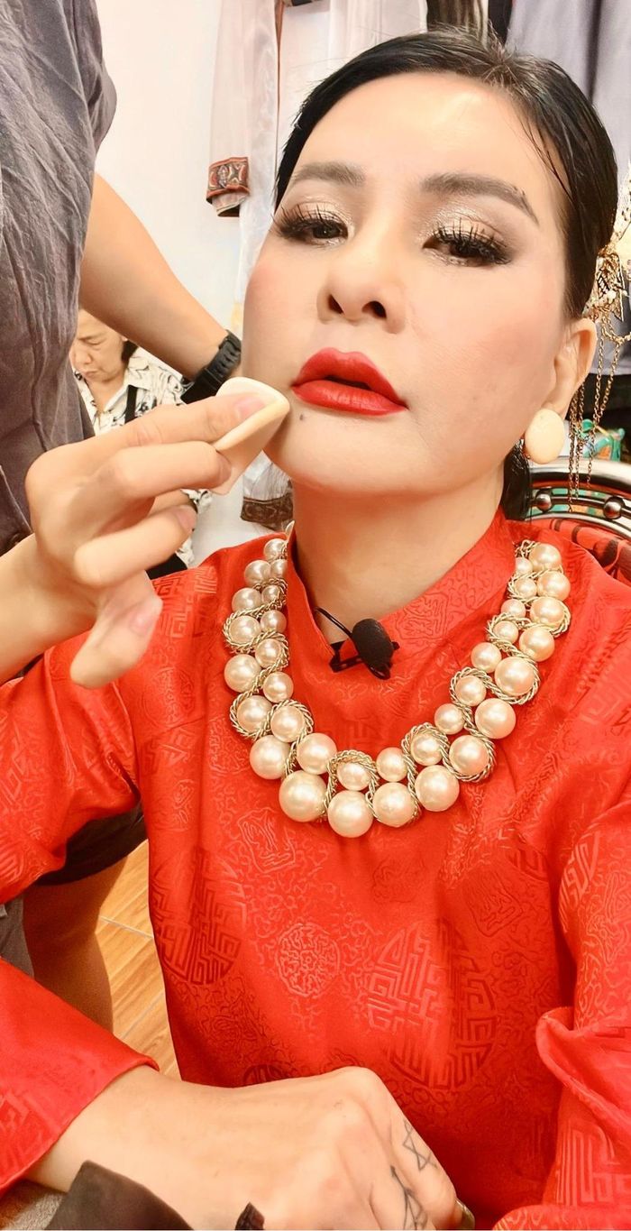 Cát Phượng như trẻ ra 10 tuổi với diện mạo khác lạ-8