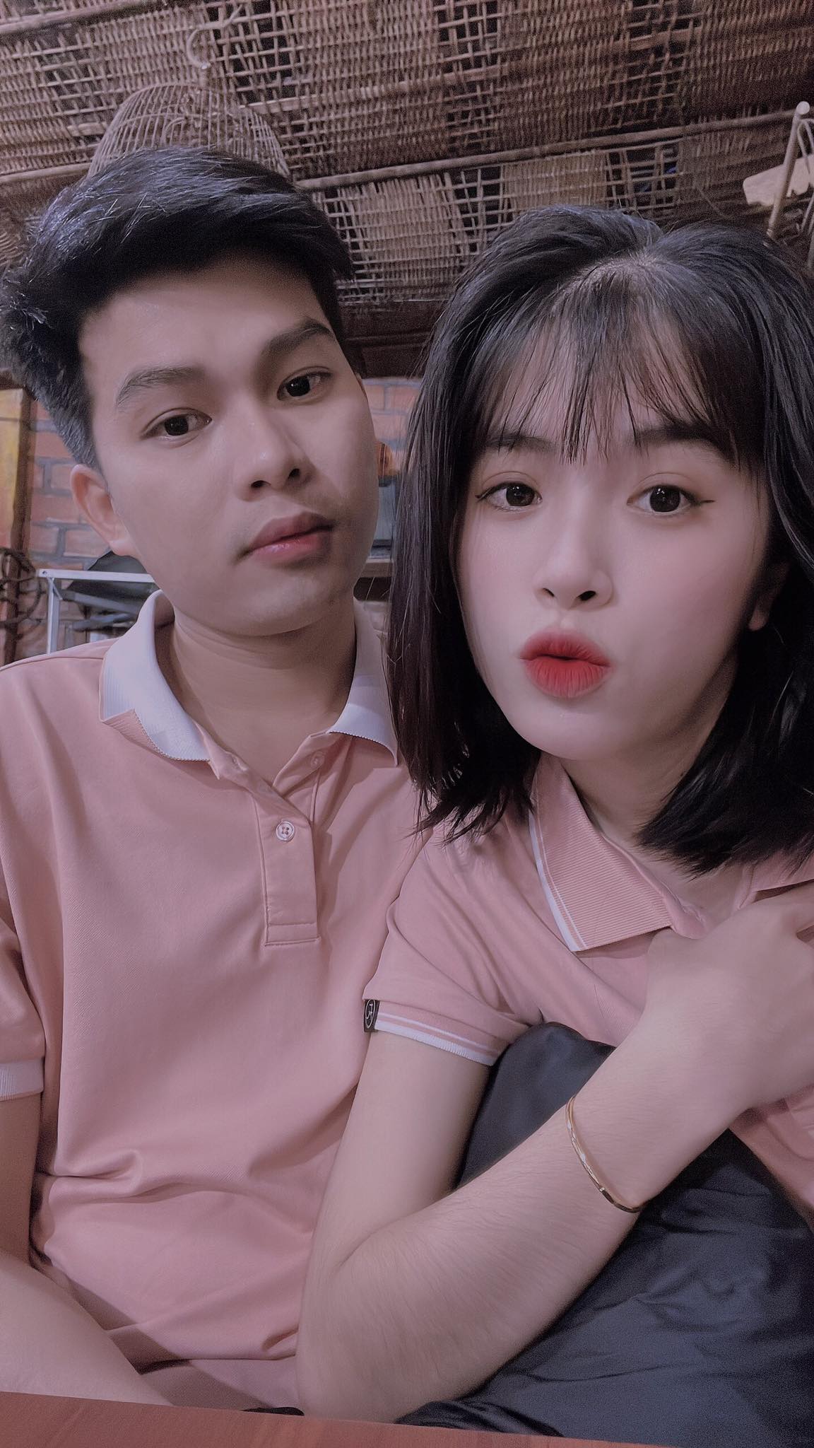 Câu chuyện đặc biệt đằng sau hình ảnh anh chồng tỉ mẩn tự tay gói hoa tặng vợ Valentine-4