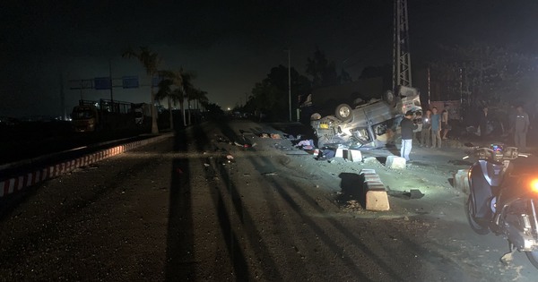 Xe khách tông xe đầu kéo, 8 người chết-1