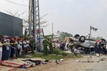 Ghi nhận tại hiện trường vụ tai nạn thảm khốc ở Quảng Nam: Xe khách trượt dài chục mét, lật ngửa lên trời-6