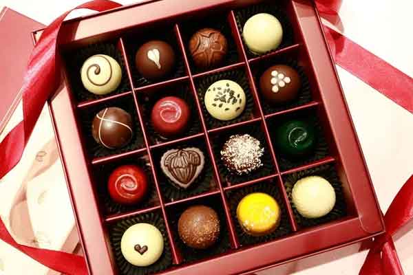 Té ngửa với những bó hoa tỏi ớt, hoa gà lá chanh”, socola của quý chúc mừng ngày valentine 14/2-5