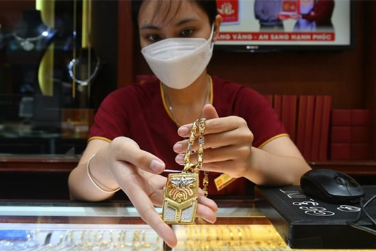 Giá vàng hôm nay 14/2: Tiếp đà giảm, 'nín thở' chờ thông tin từ Mỹ