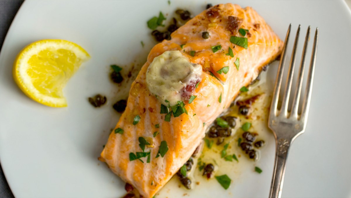 3 cách làm cá hồi áp chảo sốt bơ tỏi, sốt cam và chanh leo đơn giản-1