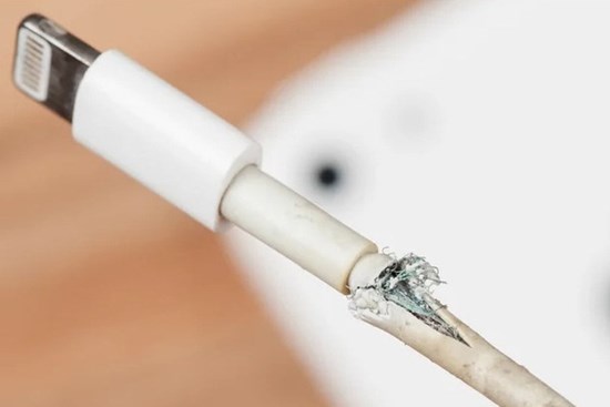 Tại sao cáp sạc Apple lại dễ đứt như vậy?