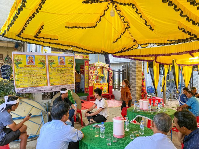 Chồng ngã quỵ khi mất cả vợ lẫn con trong vụ tai nạn thảm khốc ở Quảng Nam-2