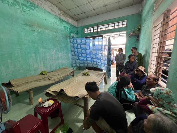 Chồng ngã quỵ khi mất cả vợ lẫn con trong vụ tai nạn thảm khốc ở Quảng Nam-3