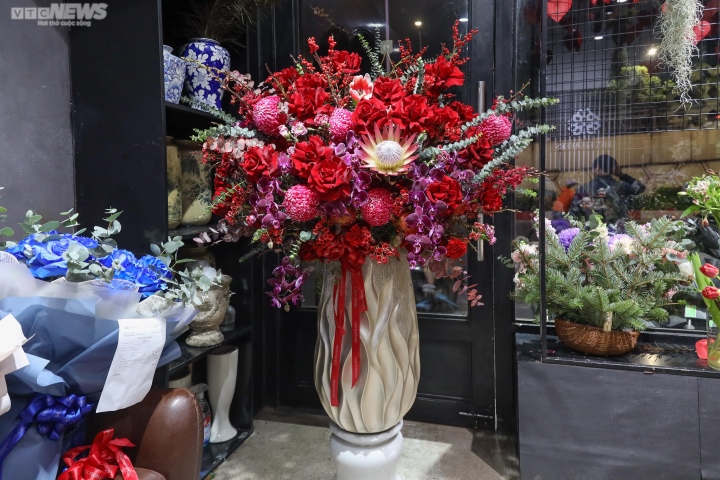 Chi 15 triệu đồng mua một bình hoa ngoại làm quà Valentine-4
