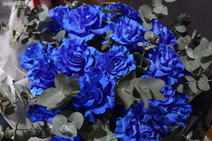 Chi 15 triệu đồng mua một bình hoa ngoại làm quà Valentine-6