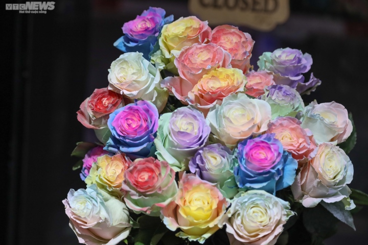 Chi 15 triệu đồng mua một bình hoa ngoại làm quà Valentine-8