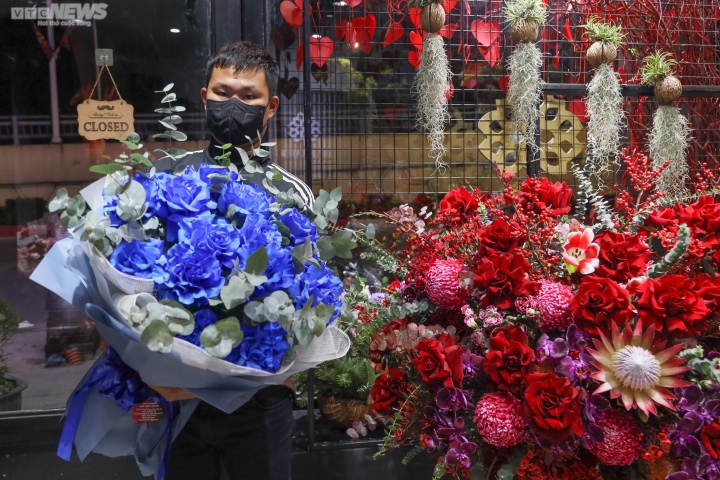 Chi 15 triệu đồng mua một bình hoa ngoại làm quà Valentine-10