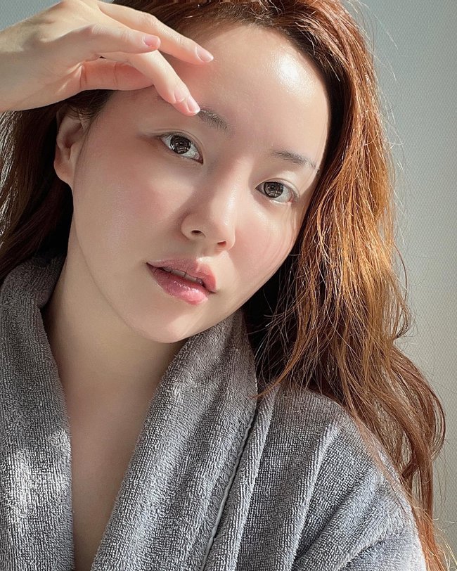 Bác sĩ gợi ý 5 cách phát huy hiệu quả chống lão hóa của kem mắt-1