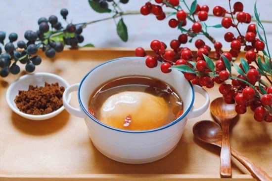 Món chè trứng gà đường đen tốt cho chị em giảm đau bụng khi 'đến tháng'