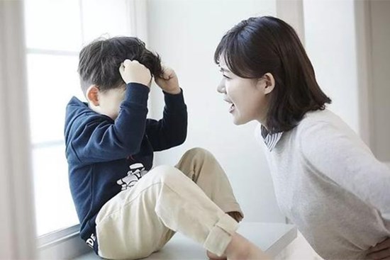 Giọng điệu bạn nói với con quyết định chỉ số IQ và EQ của trẻ, hãy tránh 3 “bãi mìn” này