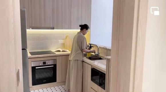 Ông xã Ngô Thanh Vân khoe căn hộ mới cải tạo độc đáo thú vị-9