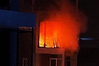 Cứu 2 người mắc kẹt trên tầng 5 ngôi nhà bị cháy đêm valentine