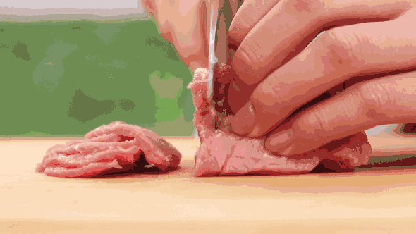 Bất ngờ với câu trả lời về lỗ tròn trên thân dao dùng để làm gì?-2