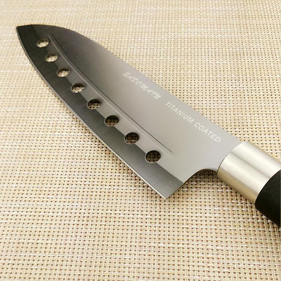 Bất ngờ với câu trả lời về lỗ tròn trên thân dao dùng để làm gì?-6