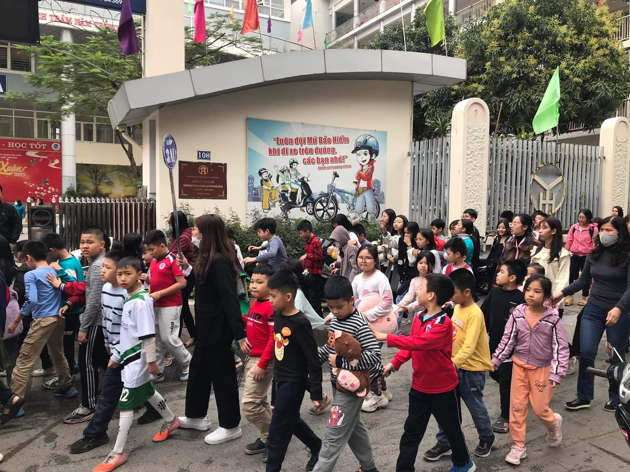 Hà Nội: Cháy trong Trường Tiểu học Yên Hoà-4