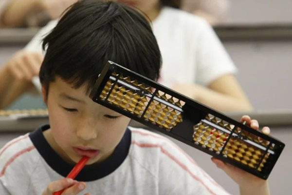 Bạo hành gia đình với con trẻ không chỉ là đòn roi-2