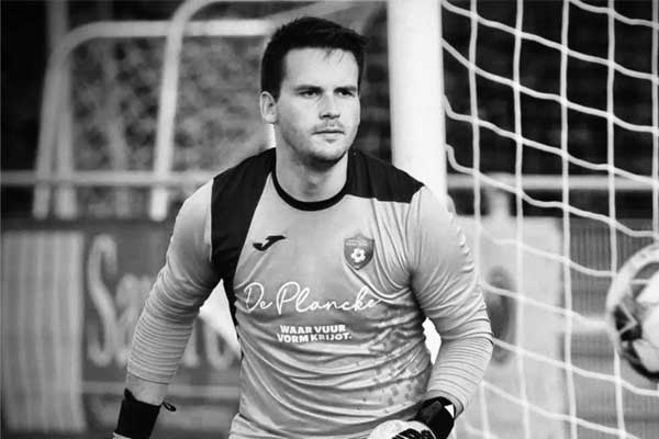 Thủ môn Bỉ qua đời sau khi cứu penalty-1