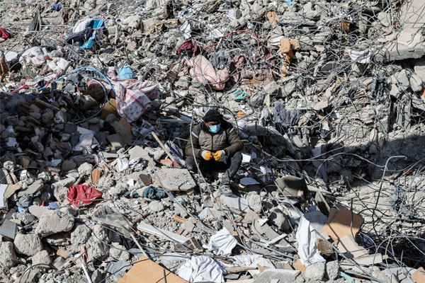 Câu hỏi đầu tiên của người phụ nữ được giải cứu sau 228 giờ động đất-1