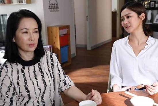 Bị nhà chồng mắng đua đòi vì muốn mua ô tô, mẹ đẻ tới thăm vô tình chứng kiến chốt 1 câu ai cũng đỏ mặt