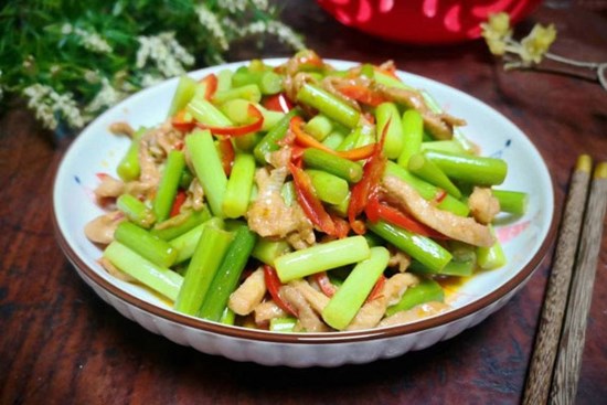 Mùa nồm dễ ốm, xào thịt với rau này vừa tươi ngon lại tăng đề kháng cực tốt cho sức khỏe