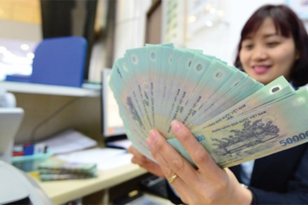 Thu nhập bao nhiêu mỗi tháng để có thể sống được ở Hà Nội và TP.HCM?