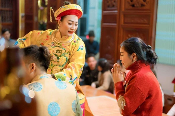 Cô đồng đúng nhận, sai cãi bị tố nhận tiền làm lễ chữa ung thư, công an vào cuộc-2