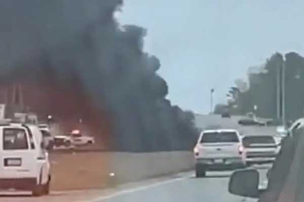 Mỹ: Trực thăng Black Hawk lao xuống đường, không ai sống sót-1