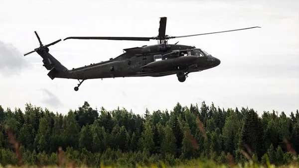 Mỹ: Trực thăng Black Hawk lao xuống đường, không ai sống sót-4